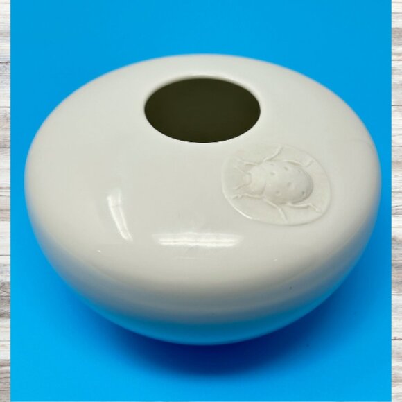 Vintage Tirschenreuth Vase Shallow Bowl Shaped Vase with Raised Ladybug - Picture 3 of 5